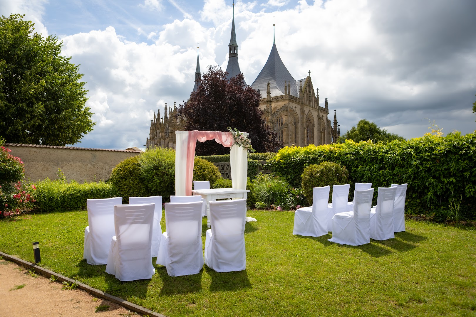 Restaurace Barbora: beautiful outdoor venue setting