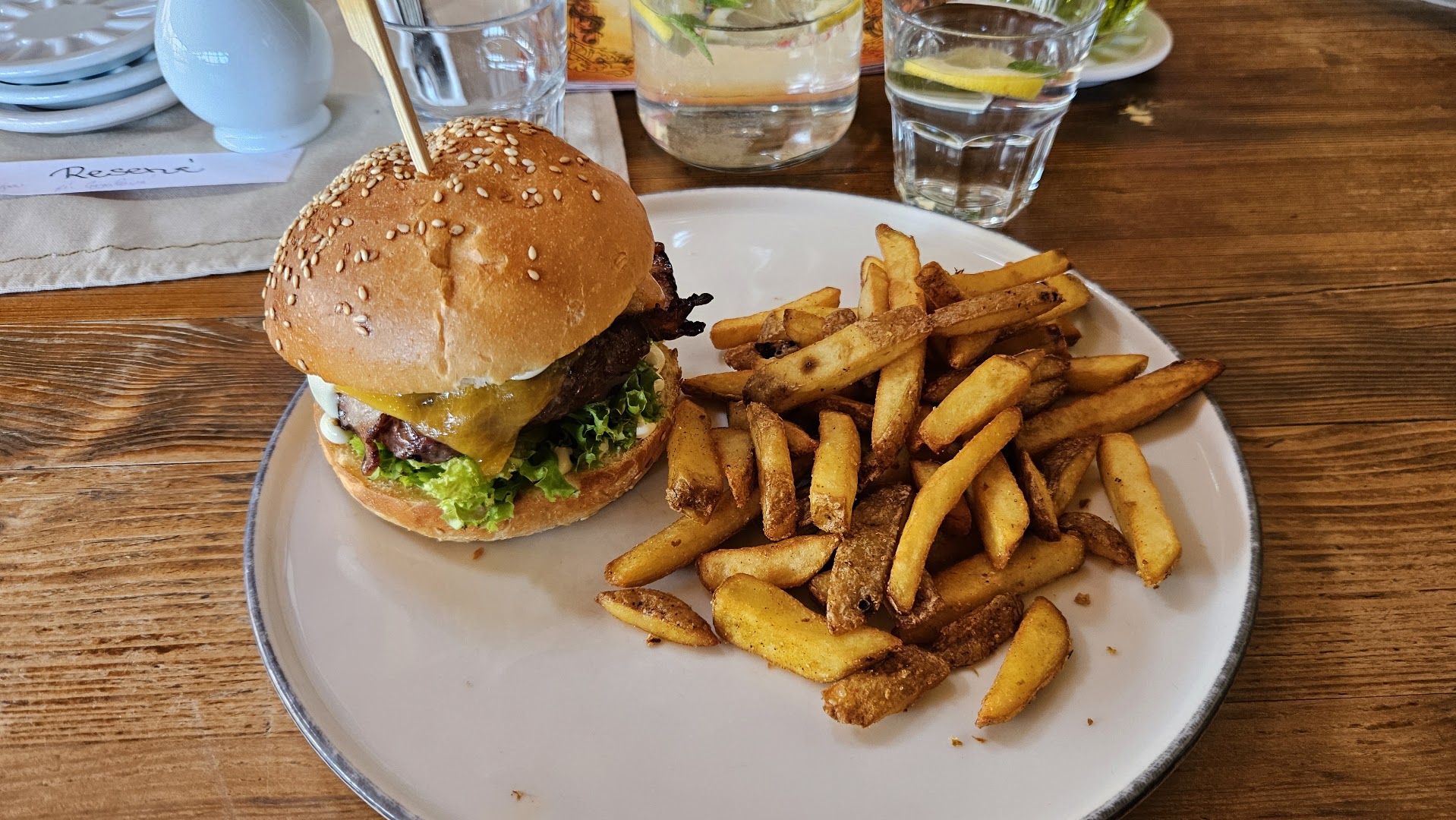 V Ruthardce: appetizing photo of restaurant food