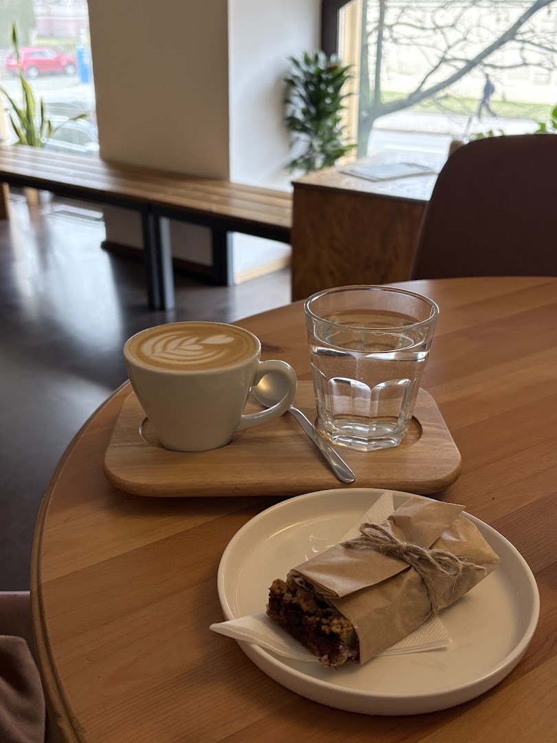Café Jan: appealing breakfast and coffee shot