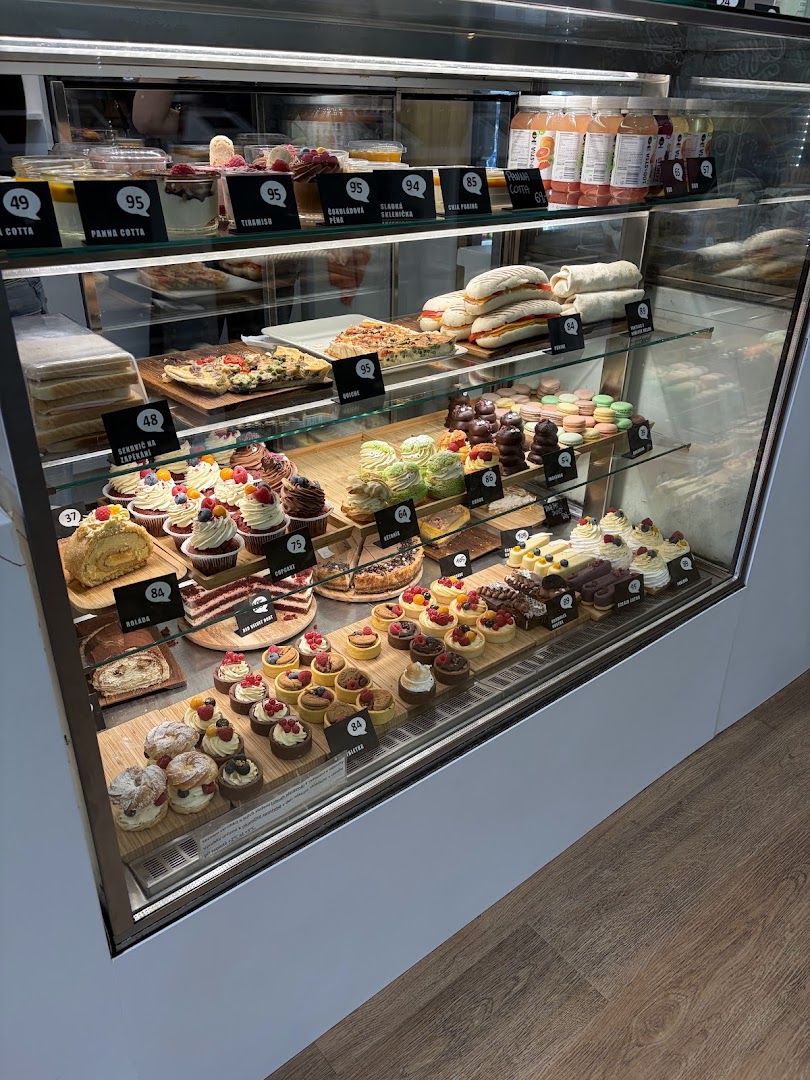 Coffee Library: appetizing display of fresh food