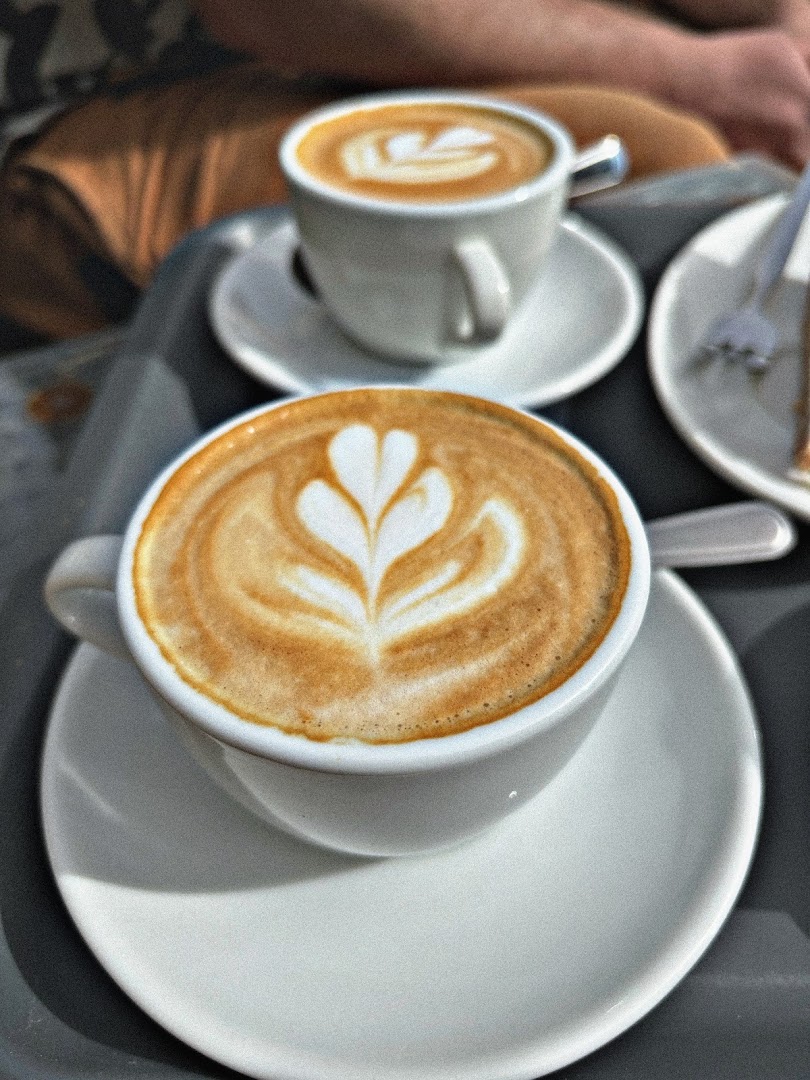 Coffee Library: appetizing coffee with latte art