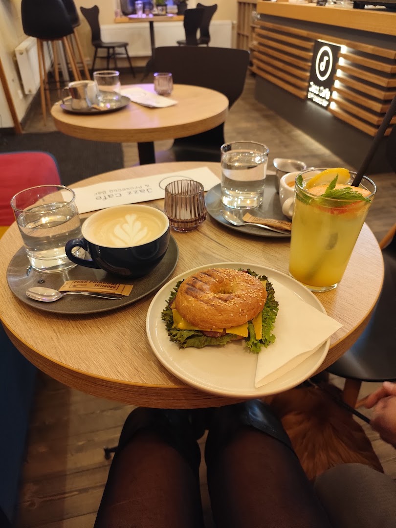 Jazz Fresh Café: appetizing food and drink presentation
