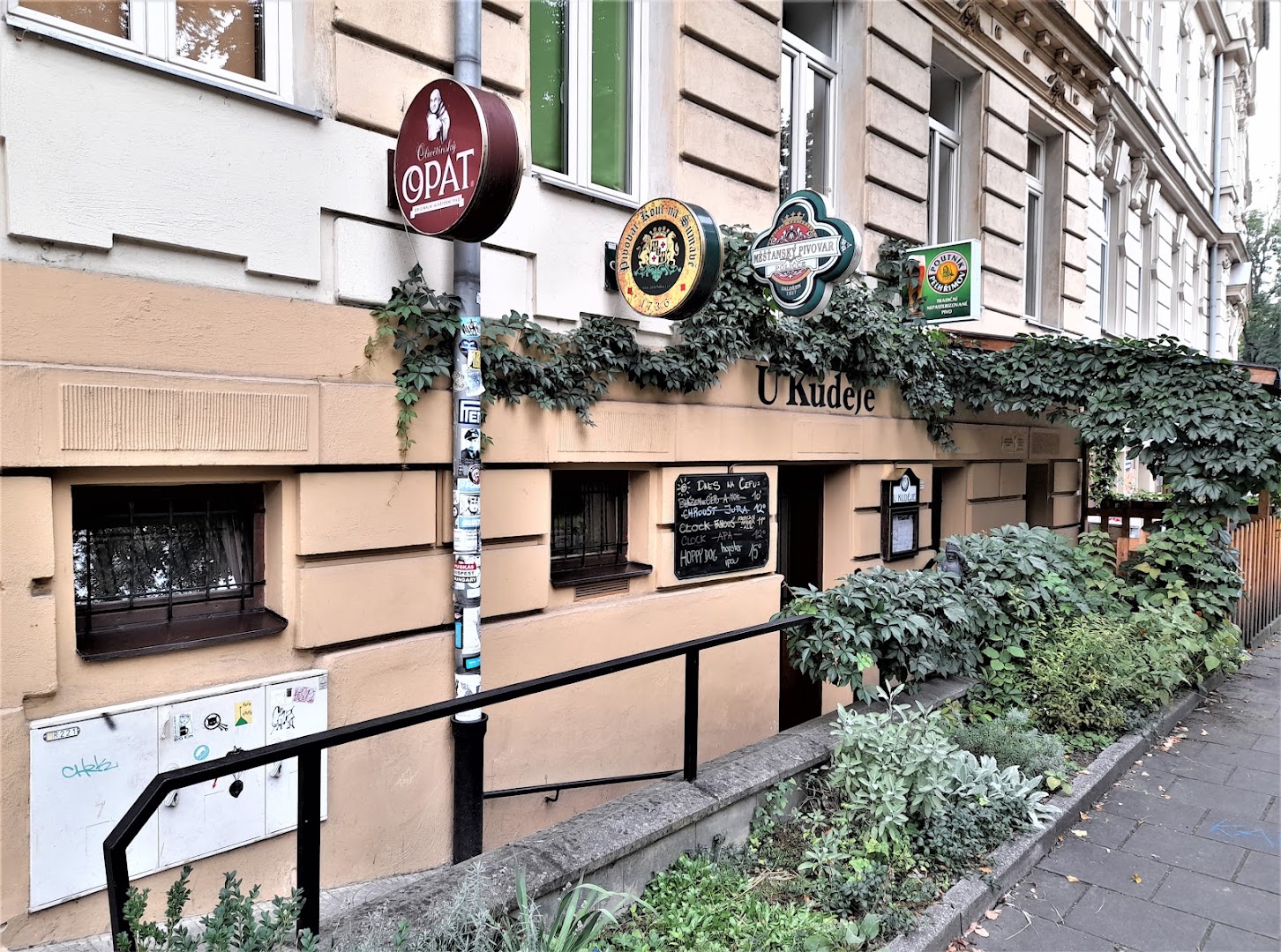 U Kuděje: clear exterior shot of restaurant