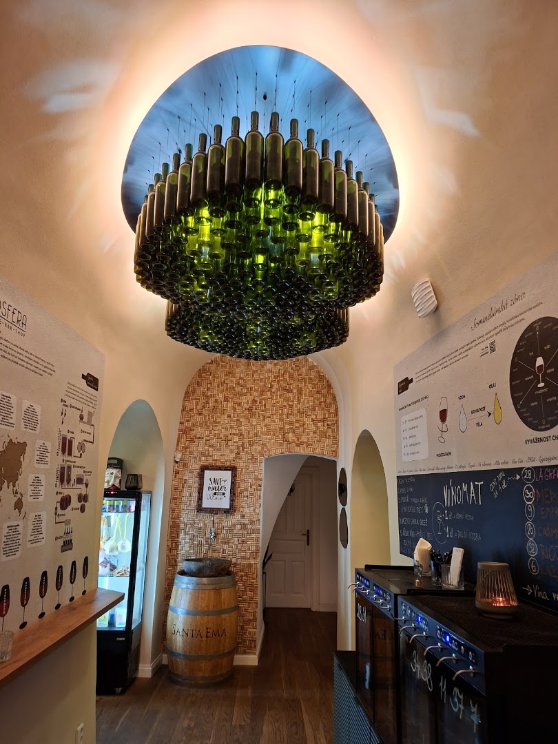VINOSFERA: attractive interior with unique lighting