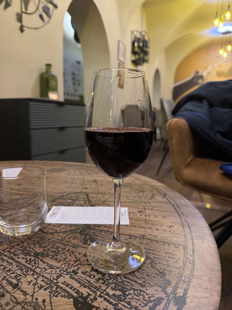 VINOSFERA: inviting atmosphere with wine glass