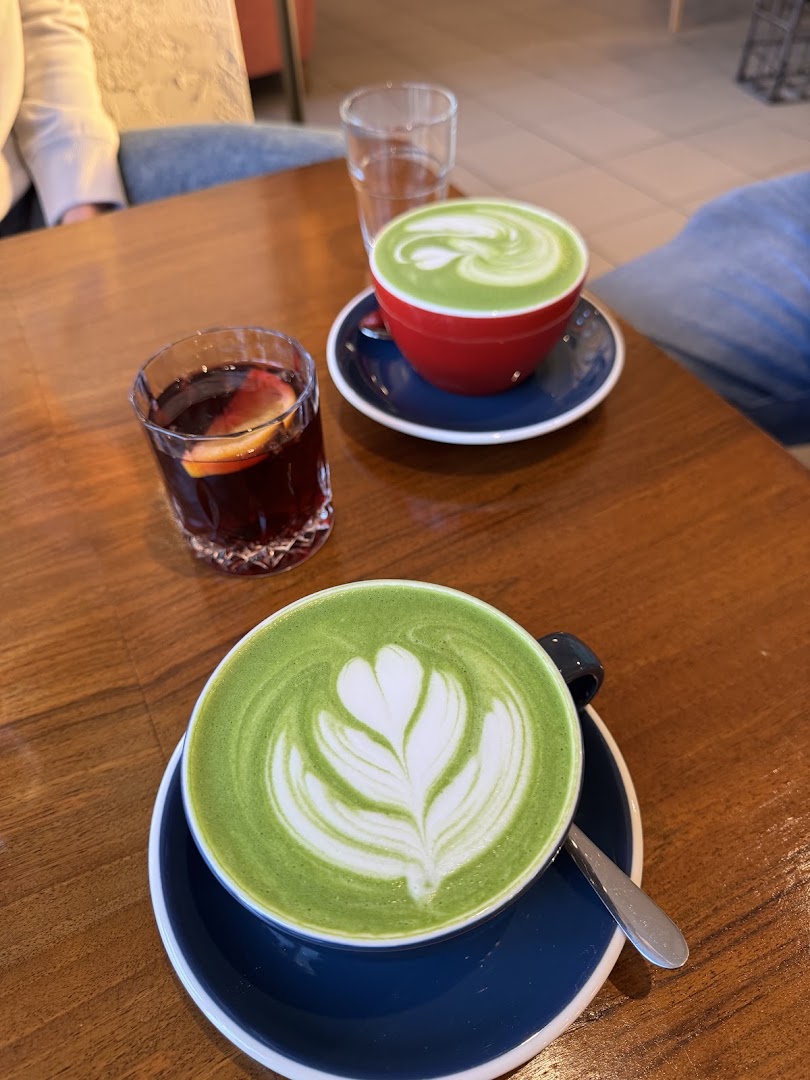 Bonne Volonté: appetizing photo of served drinks