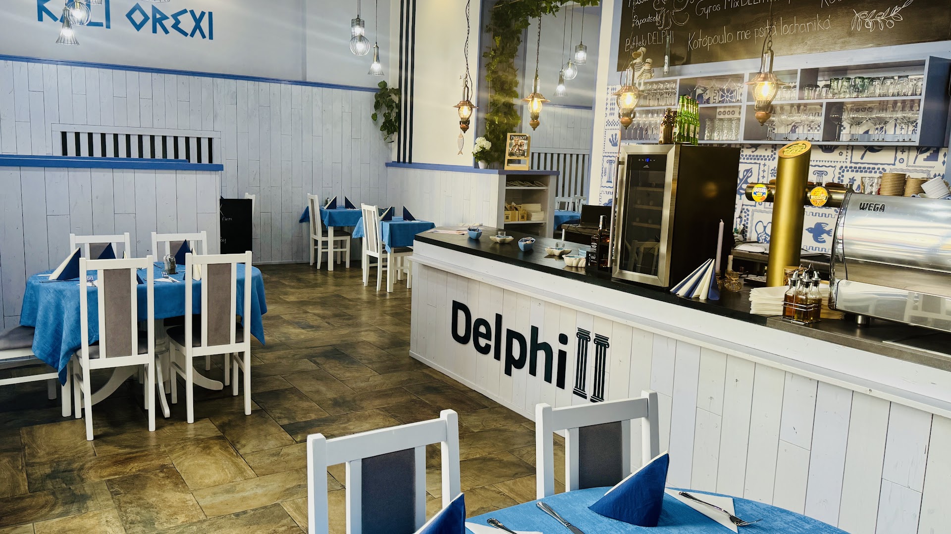 Delphi II: clear, professional interior shot