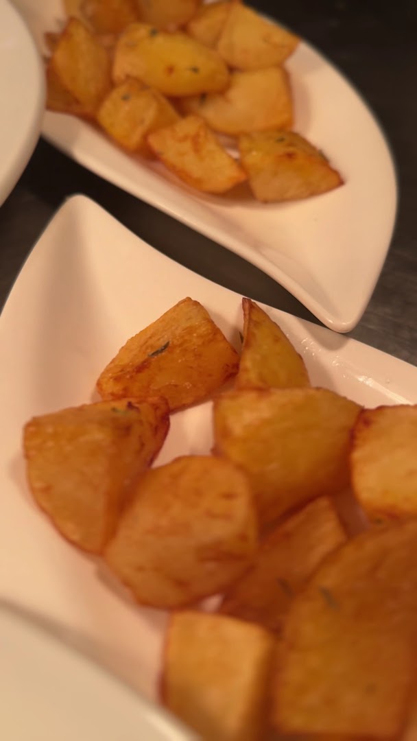 Delphi II: appetizing photo of restaurant food