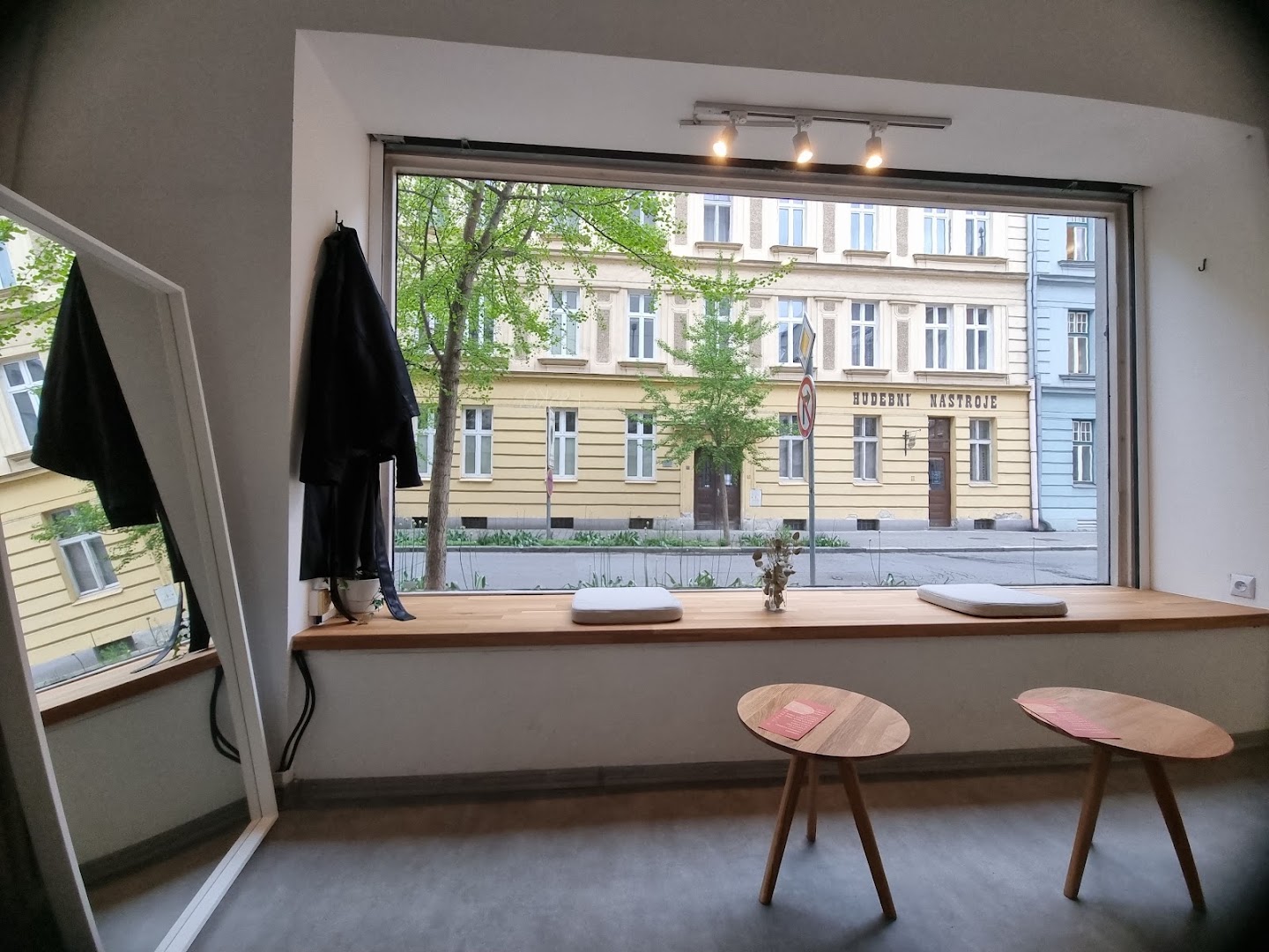 Essko: clear view of venue interior