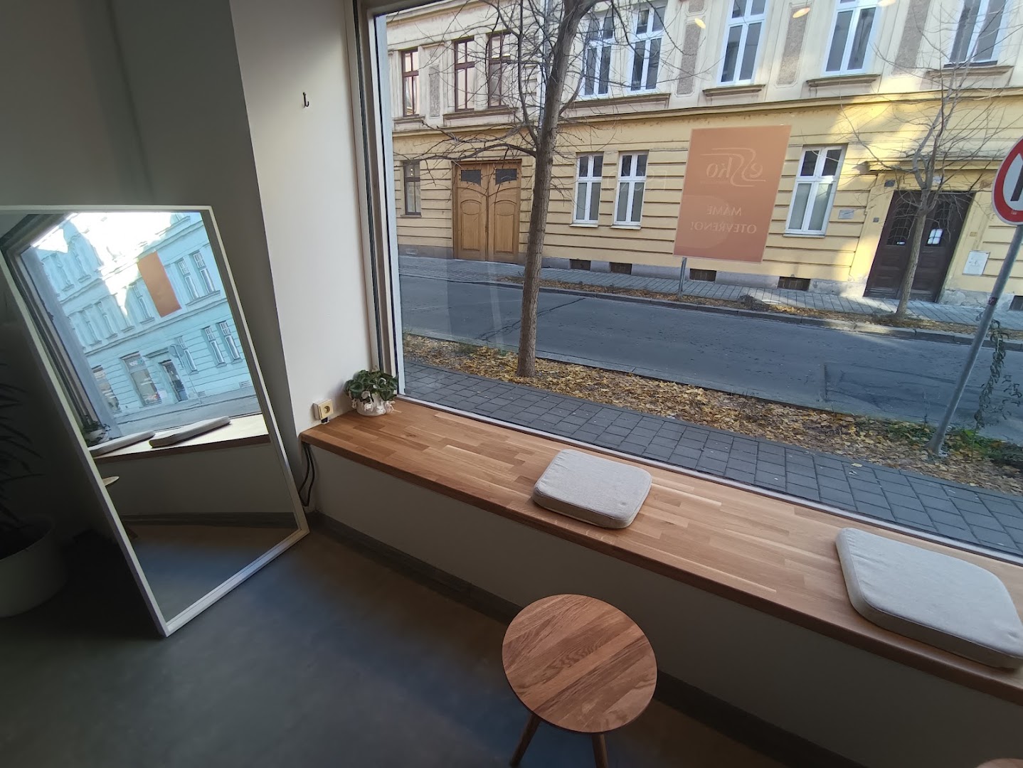 Essko: inviting interior seating area