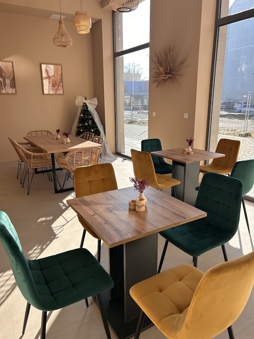 It's Karma Café: clear, inviting interior atmosphere