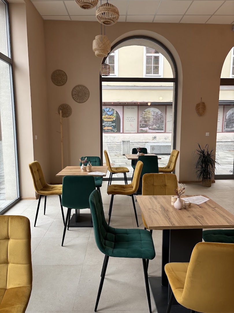 It's Karma Café: clear, inviting interior atmosphere