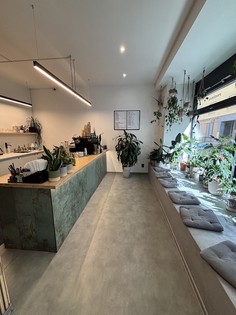 Kikafe: clean, inviting interior atmosphere