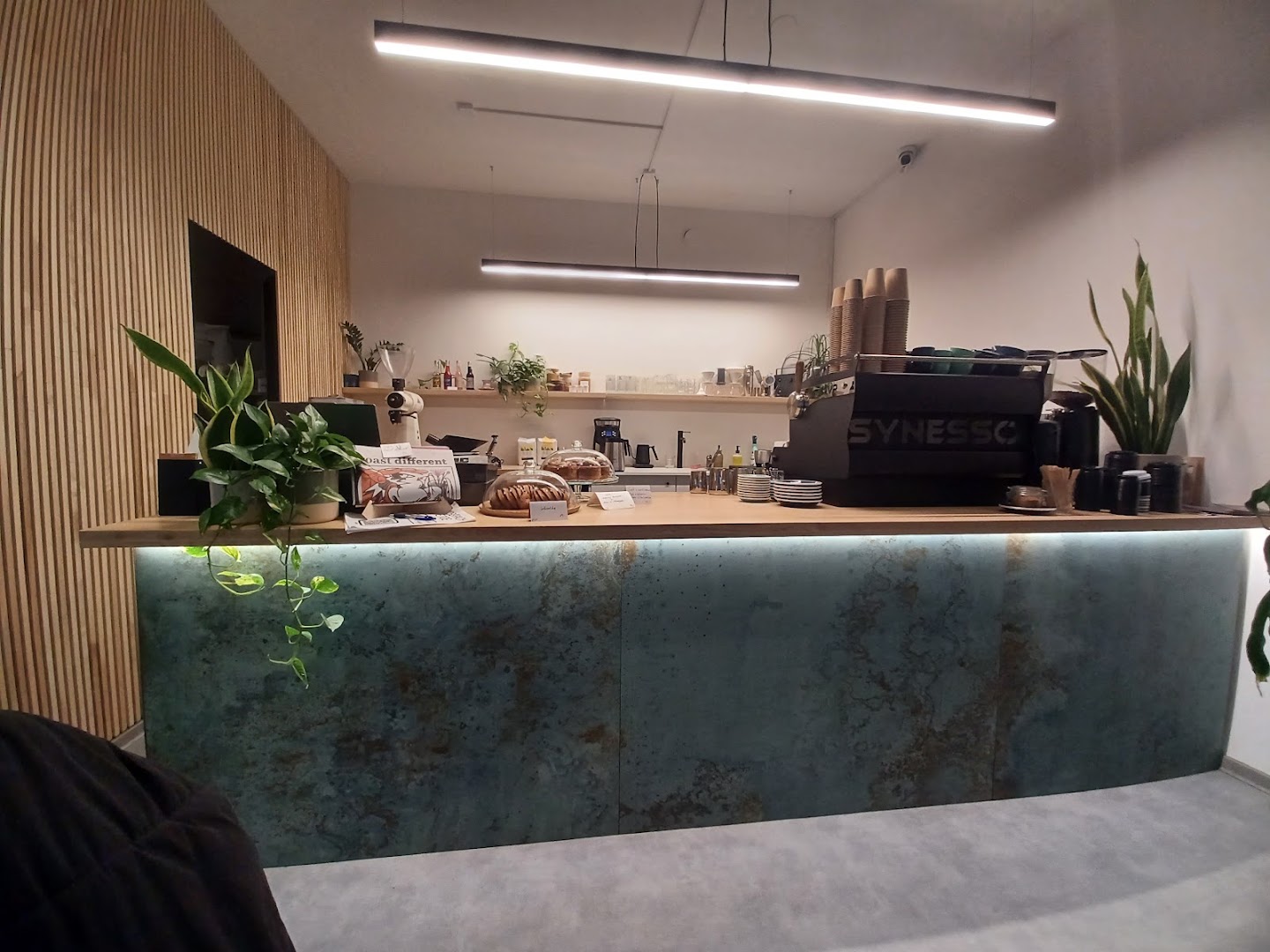 Kikafe: clear, professional shot of interior