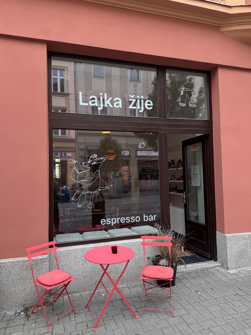 Lajka žije: clear, inviting storefront photo