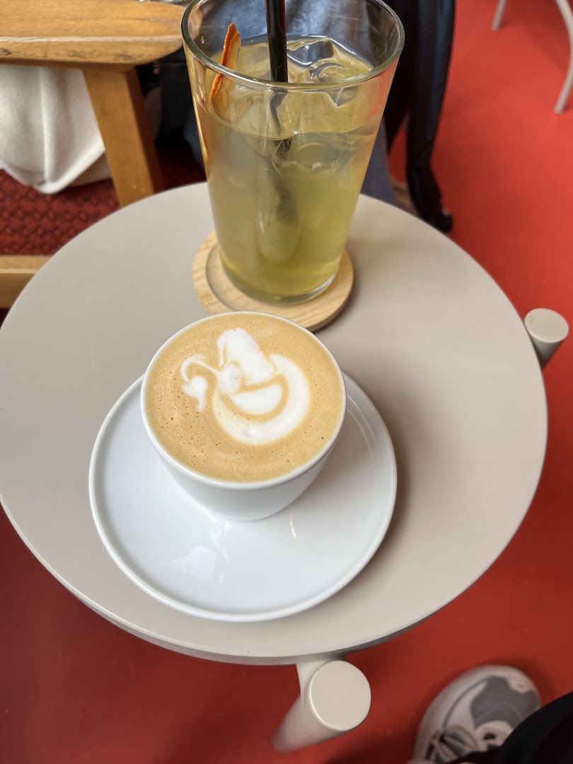 Lajka žije: appealing photo of served drinks