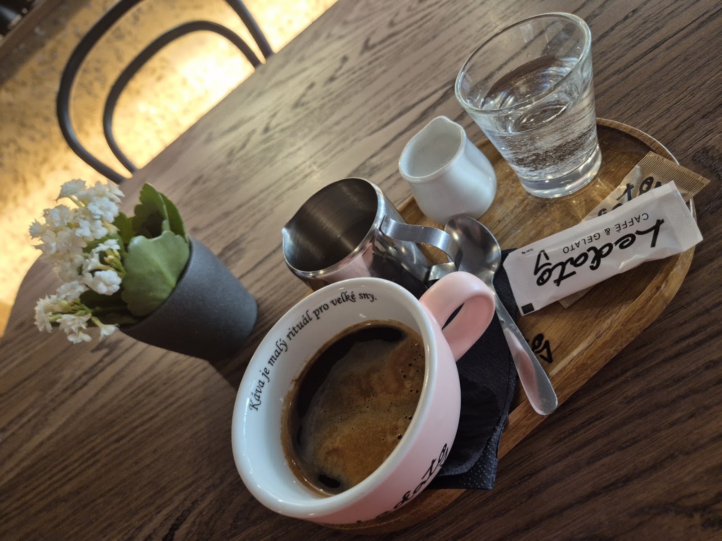 Ledato: appealing photo of coffee service