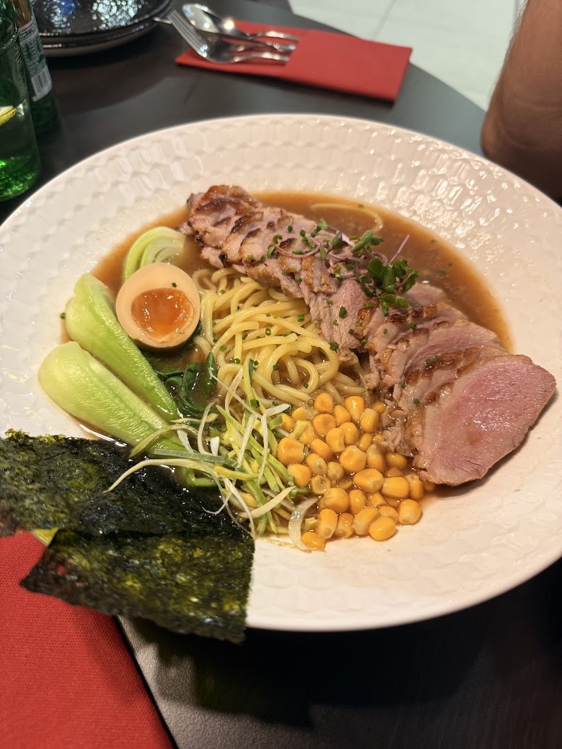 Louis Fusion Restaurant: appetizing, high-quality food photography