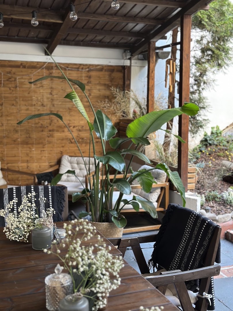 miluju cafe: attractive and inviting venue atmosphere