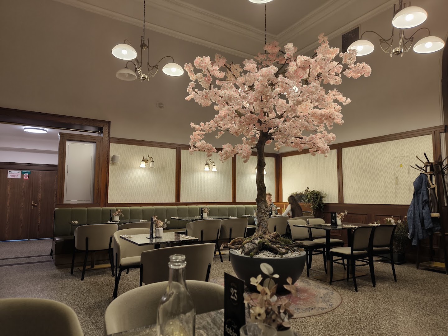 Beseda 1901: attractive interior atmosphere and decor