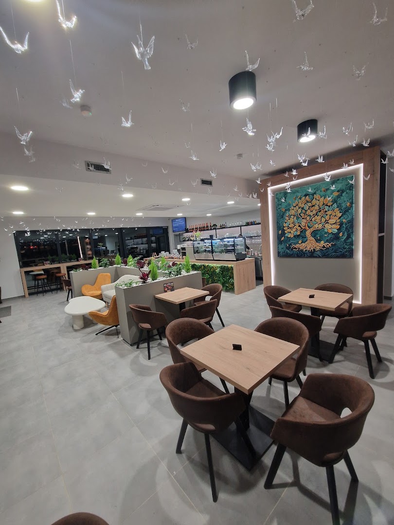 Olivka Café: clear, inviting interior atmosphere