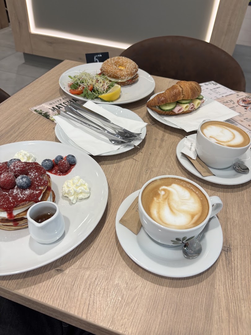 Olivka Café: appetizing food and drink presentation