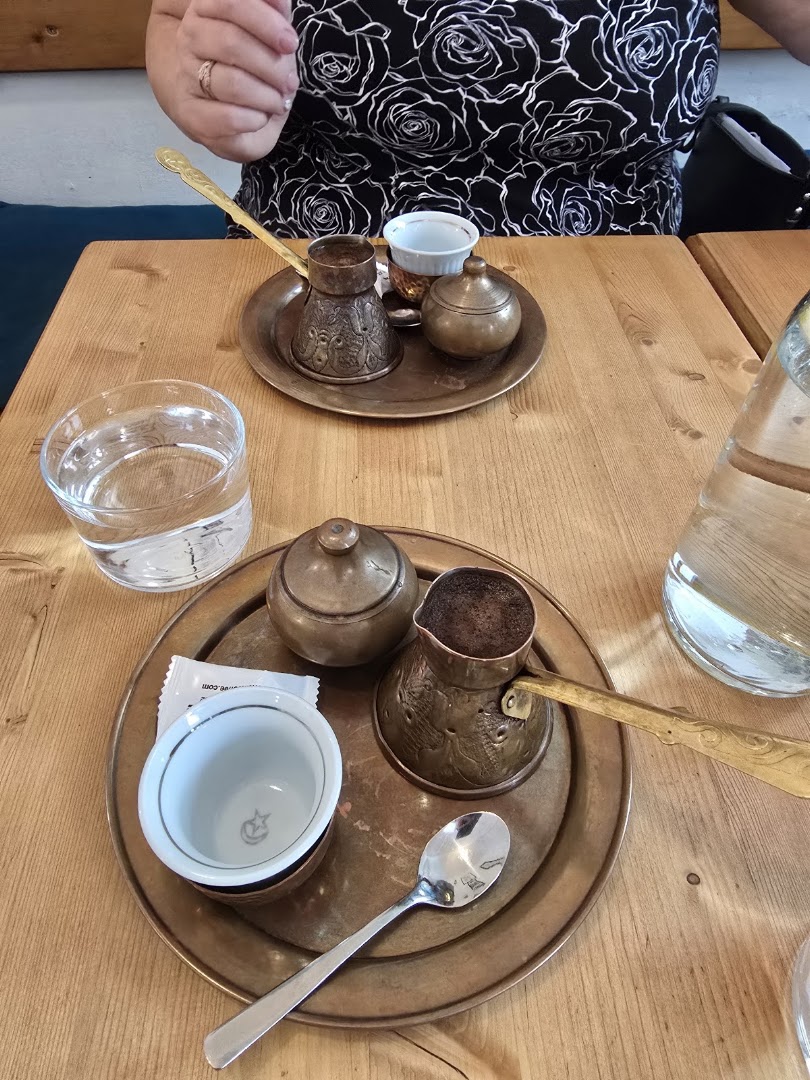 Orient Coffee: appealing presentation of coffee service