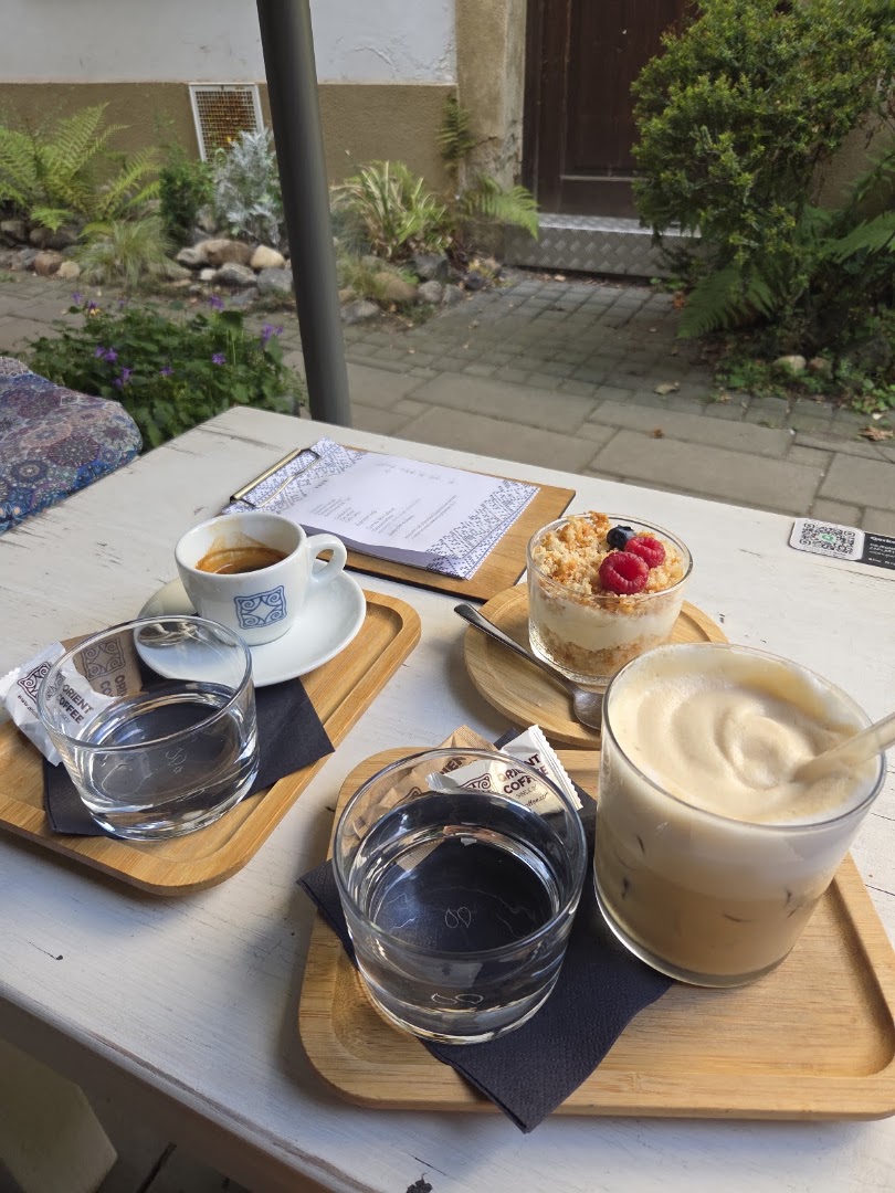 Orient Coffee: appealing breakfast and coffee presentation