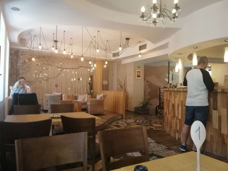 Slunečnice: clear photo of restaurant interior