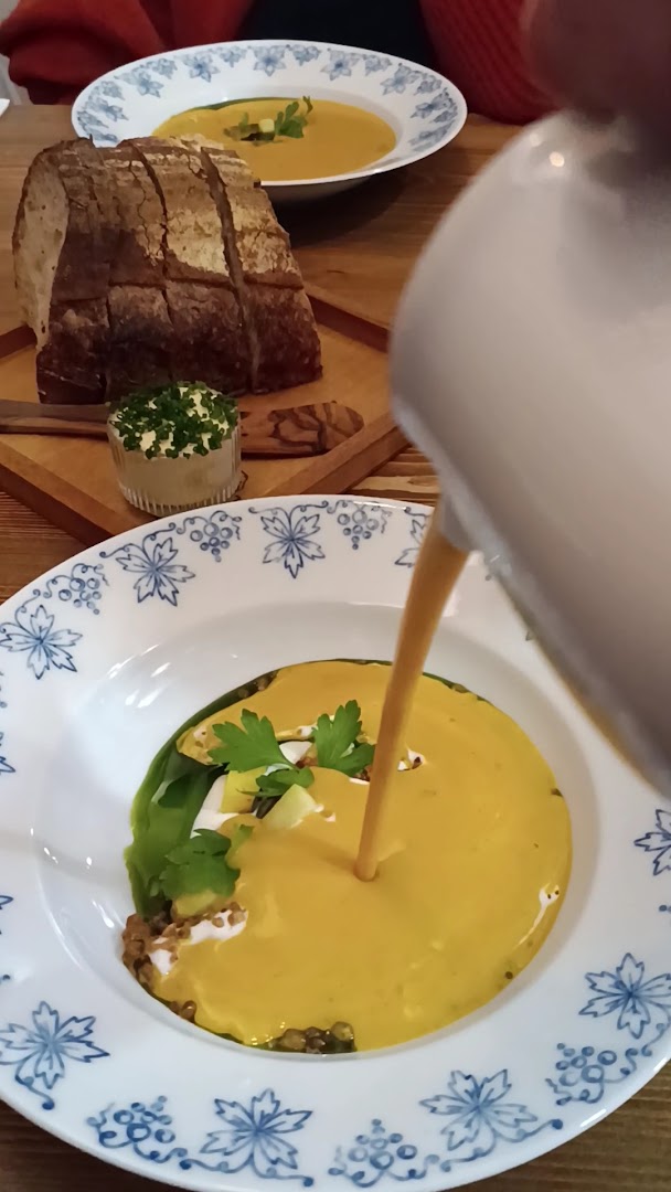 Štipec: appetizing food presentation and action