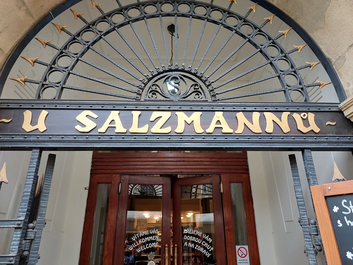 Restaurace U Salzmannů: clear photo of restaurant entrance
