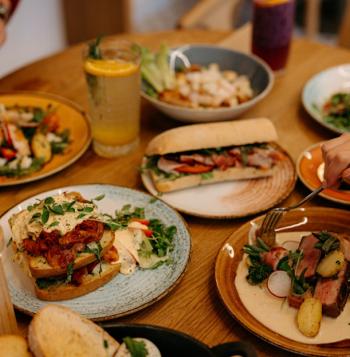 Café Revoluční: appetizing food photography