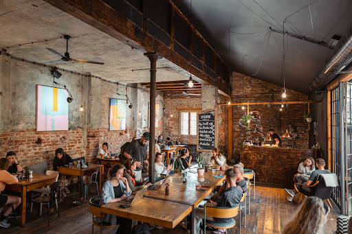 Kavárna co hledá jméno: high quality interior atmosphere shot