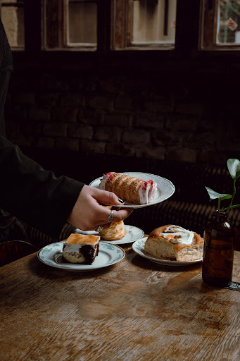 Kavárna co hledá jméno: appetizing food and atmospheric lighting