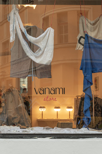 Vanami Store: clear, professional storefront display photo