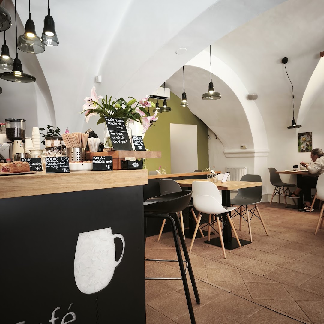 Bistro Café Friends: inviting and professional interior shot