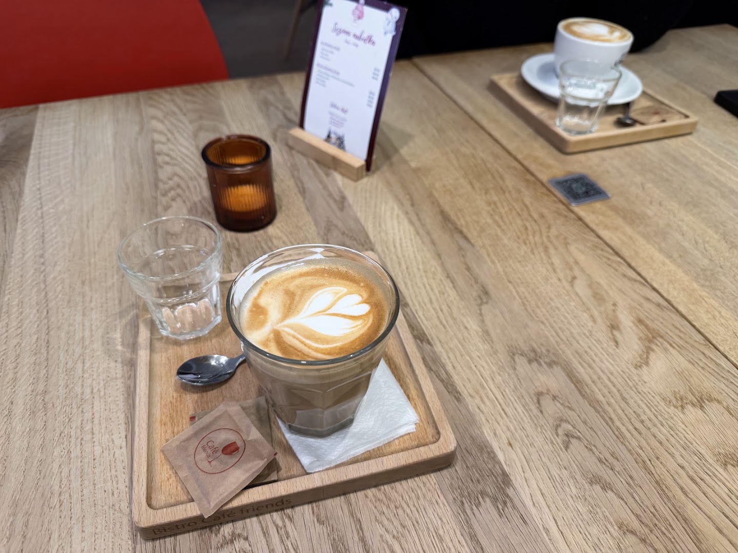 Bistro Café Friends: appealing coffee presentation