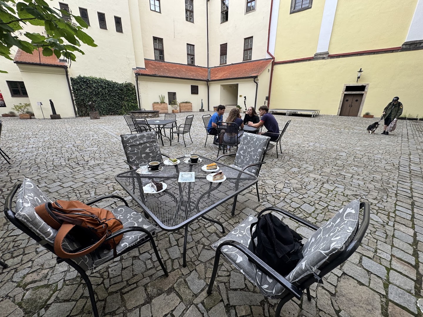 Cukrárna-Kavárna Haas: inviting outdoor seating area