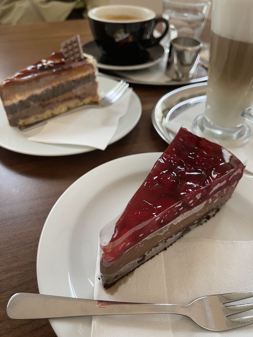Cukrárna-Kavárna Haas: appetizing photo of cafe desserts