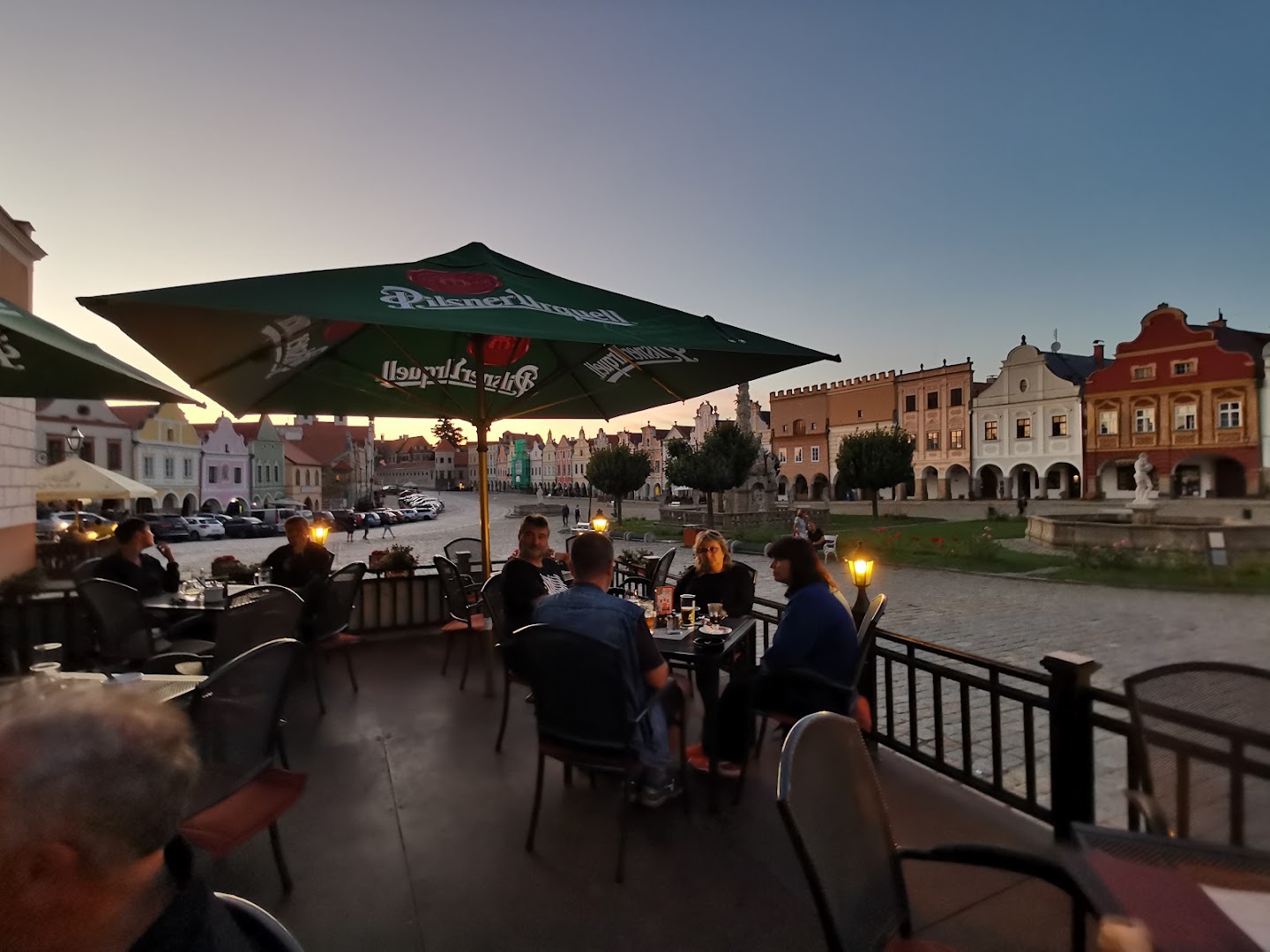Restaurant Zach: inviting terrace atmosphere at dusk