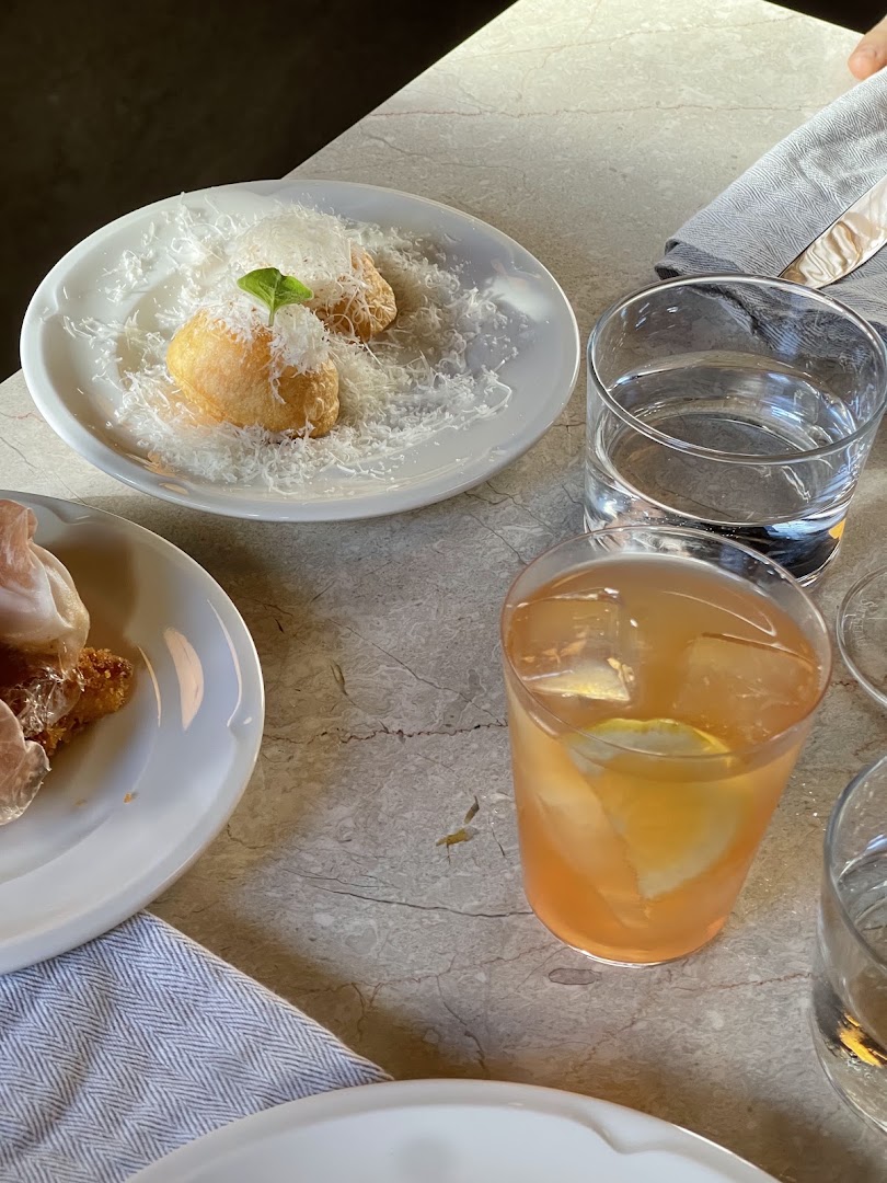 Bar Piatto: appetizing food and drink presentation