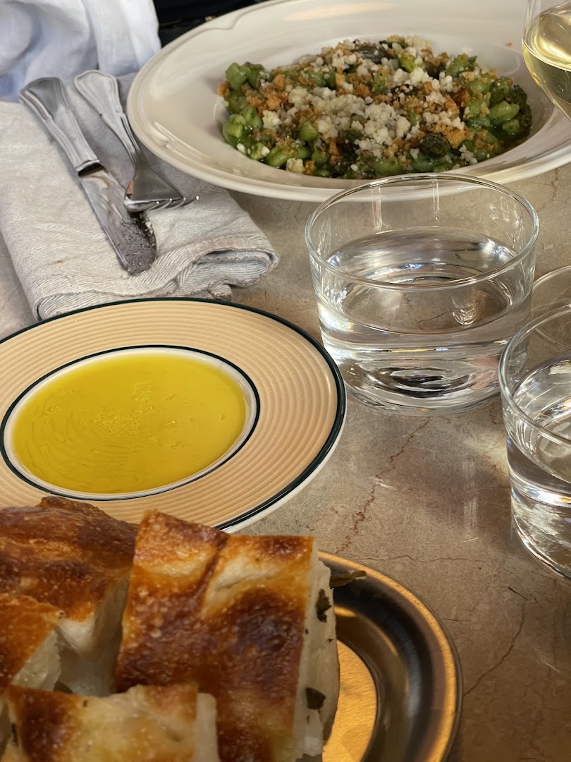 Bar Piatto: appetizing food and drink presentation