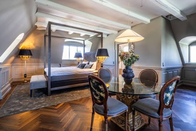 Hotel Royal: high quality, professional hotel room