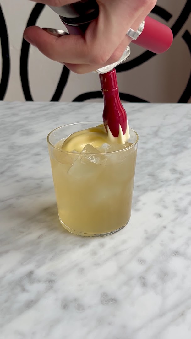 JOJO: high quality drink preparation photo