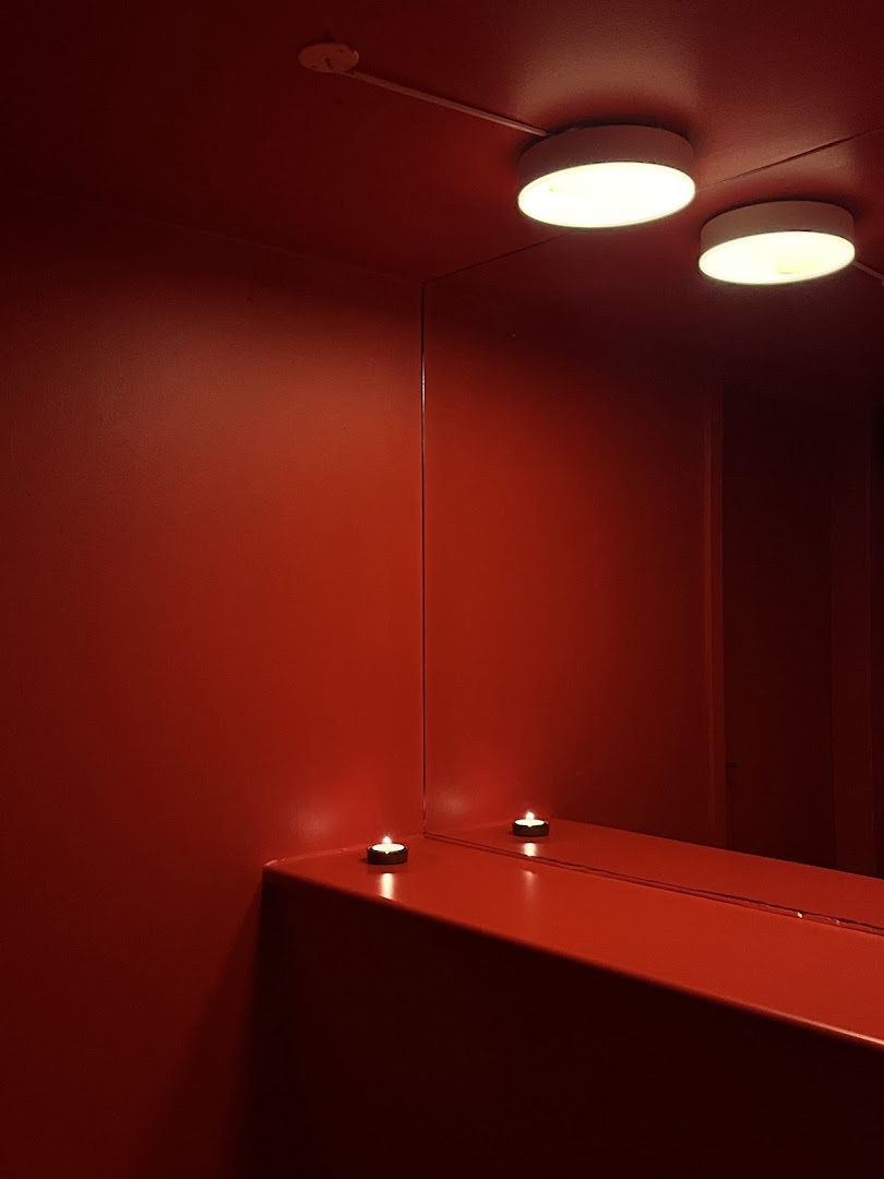 JOJO: atmospheric interior shot of venue