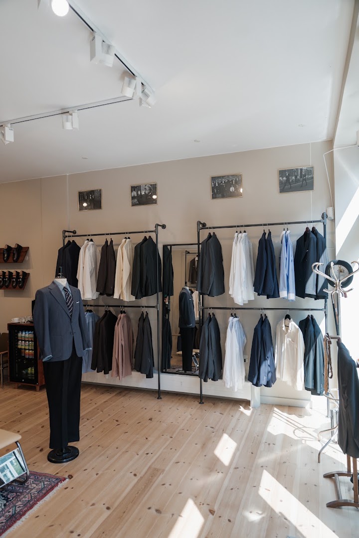 THE MOD Aarhus: clear, professional shop interior photo