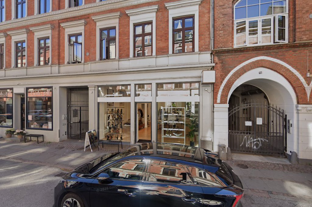 THE MOD Aarhus: clear storefront view of shop