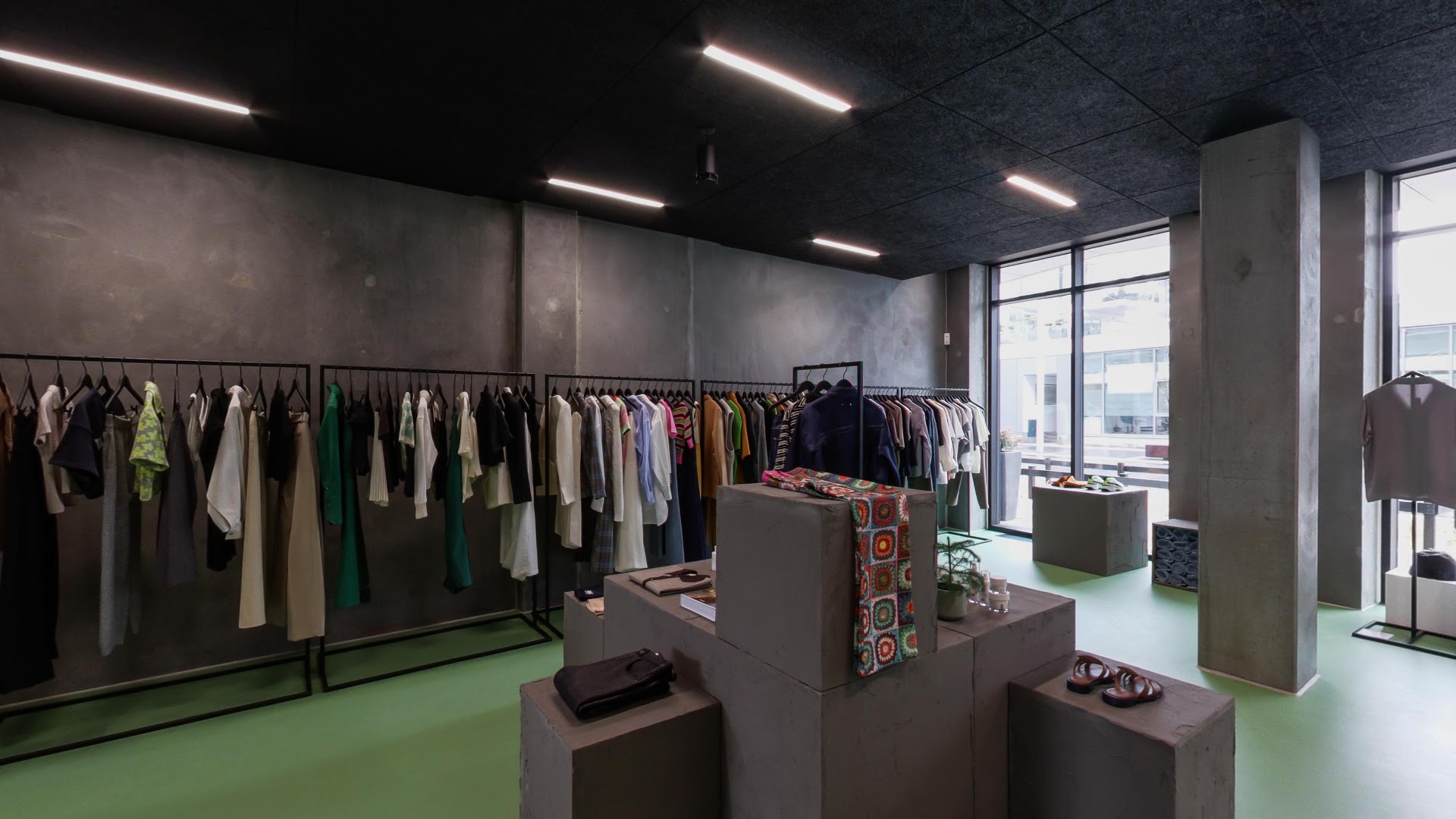 WO CLÉ: professional interior shop display photo