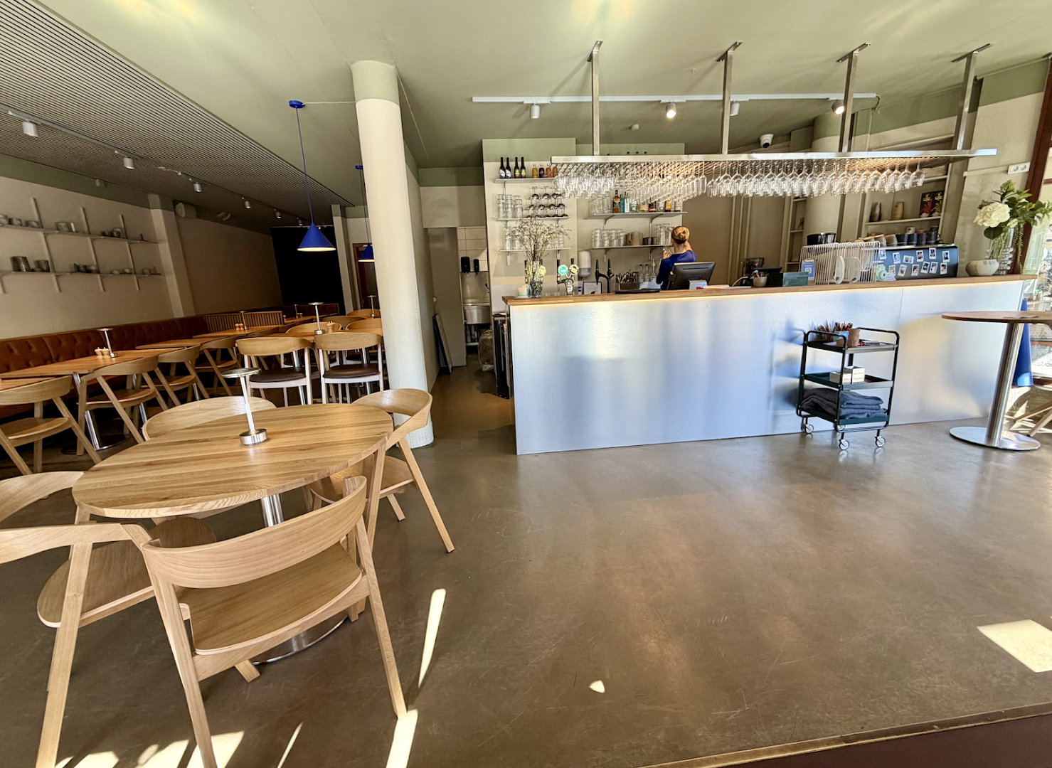 Woodys: clear, professional interior restaurant shot