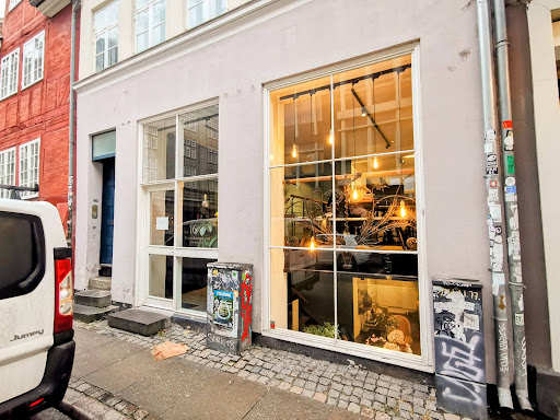 The Jewellery Room: clear storefront view of shop